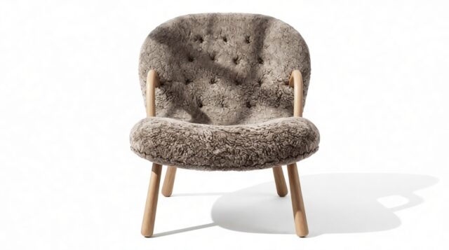 The Clam – Frosted Coco Luxe Sheepskin, Lounge Chair