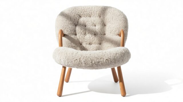 The Clam – Soft Gray Luxe Sheepskin, Lounge Chair