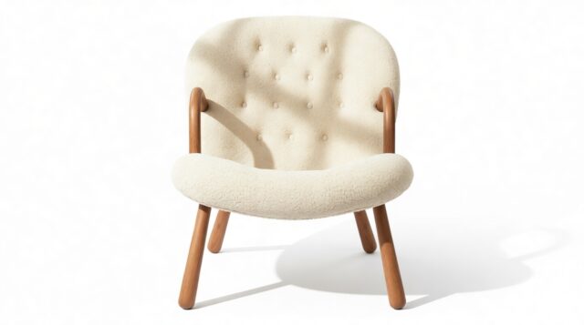 The Clam – White Short Hair Sherpa, Lounge Chair