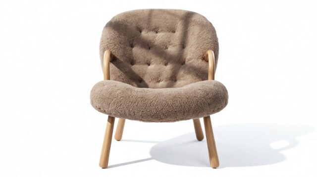 The Clam – Cappuccino Luxe Sheepskin, Lounge Chair