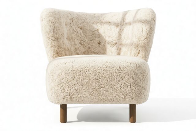 The Little Petra – White Long Hair Sherpa, Lounge Chair