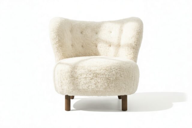 The Little Petra – White Long Hair Sherpa, Lounge Chair