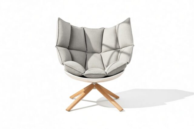 The Husk – Light Gray Wool, Lounge Chair